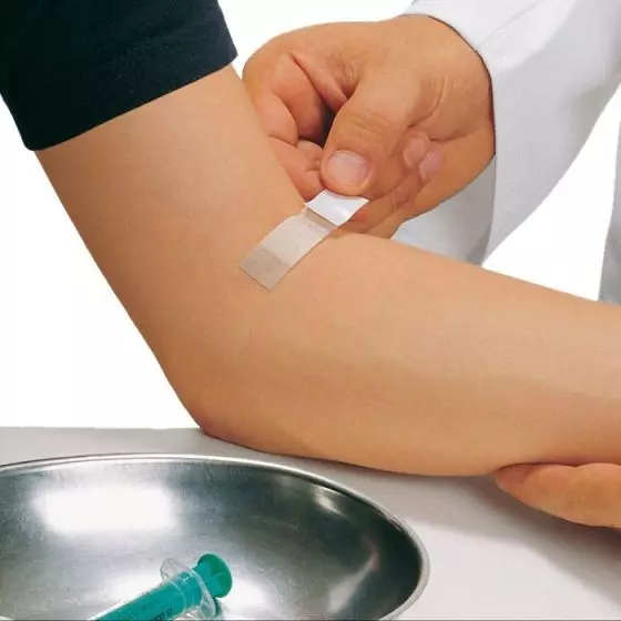 Cerotto ipoallergenico pretagliato Hartmann DermaPlast Sensitive Injection